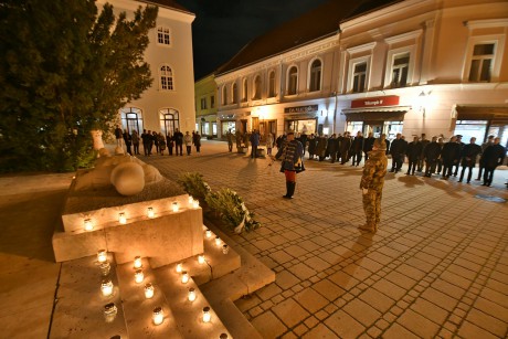 Az első világháború befejezésének 107. évfordulójára emlékeztek a Fekvő Katona emlékműnél